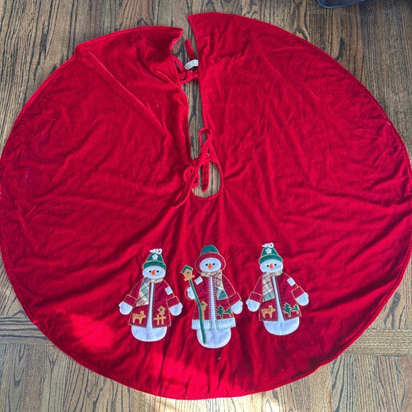 Christmas tree skirt velour with 3 snowmen red 48” - Picture 3 of 6